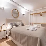 Luxury Beachfront Living On The With Big Terrace טורמולינוס