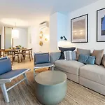 Luxury Beachfront Living On The With Big Terrace דירה *