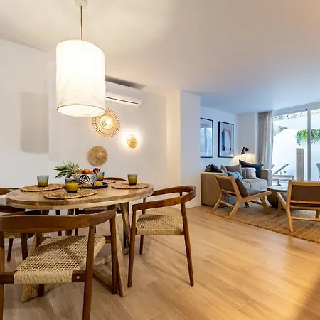 Luxury Beachfront Living On The With Big Terrace Lägenhet *