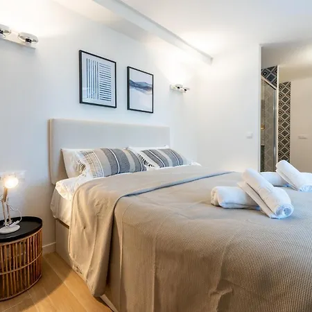 Luxury Beachfront Living On The With Big Terrace Lägenhet *