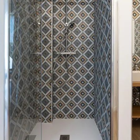 Lägenhet Luxury Beachfront Living On The With Big Terrace *